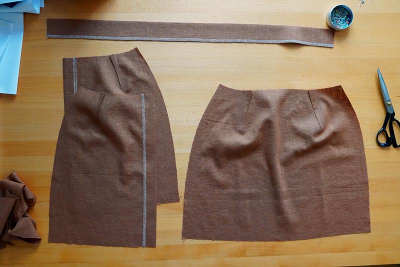 Střih na jednoduchou dámskou minisukni (minimalistickou a nadčasovou) + návod jak ušít sukni krok za krokem - šití pasových záševků