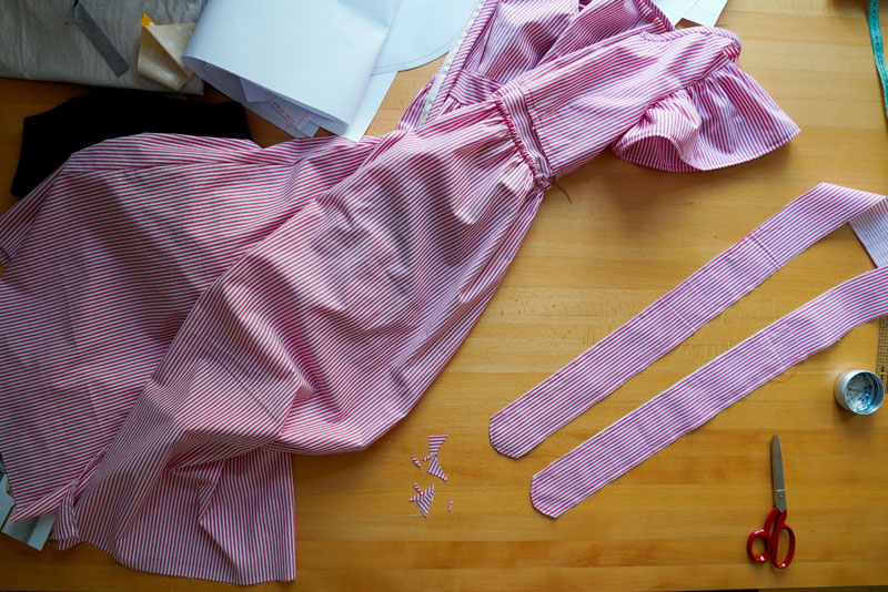 Střih a návod jak ušít dámské maxi šaty - dokončení pásku šatů s vázačkou