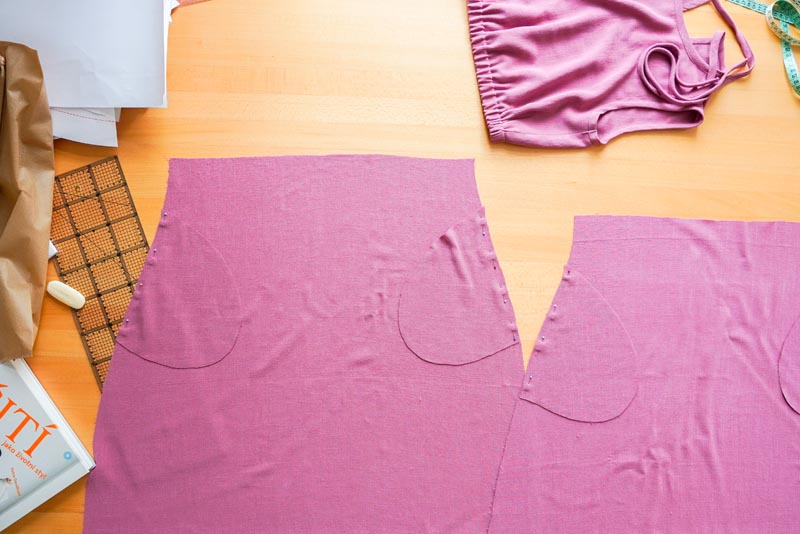 jak ušít dámskou soupravu sukně s kapsami a topu na zavazování - kapsy sukně