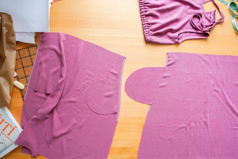 jak ušít dámskou soupravu sukně s kapsami a topu na zavazování - kapsy sukně