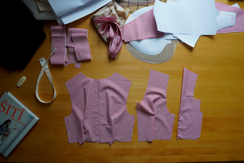 Střih a návod jak ušít dámské maxi šaty - prsní a pasové záševky