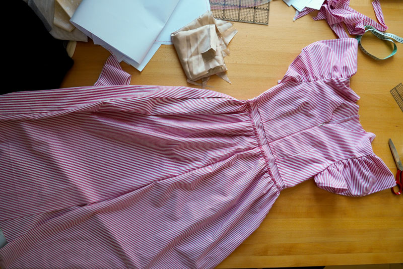 Střih a návod jak ušít dámské maxi šaty - všití skrytého zipu