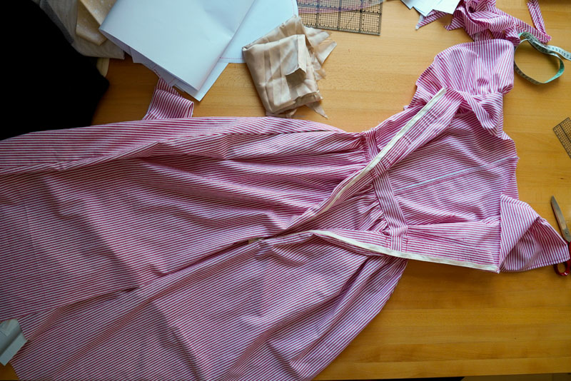 Střih a návod jak ušít dámské maxi šaty - všití skrytého zipu