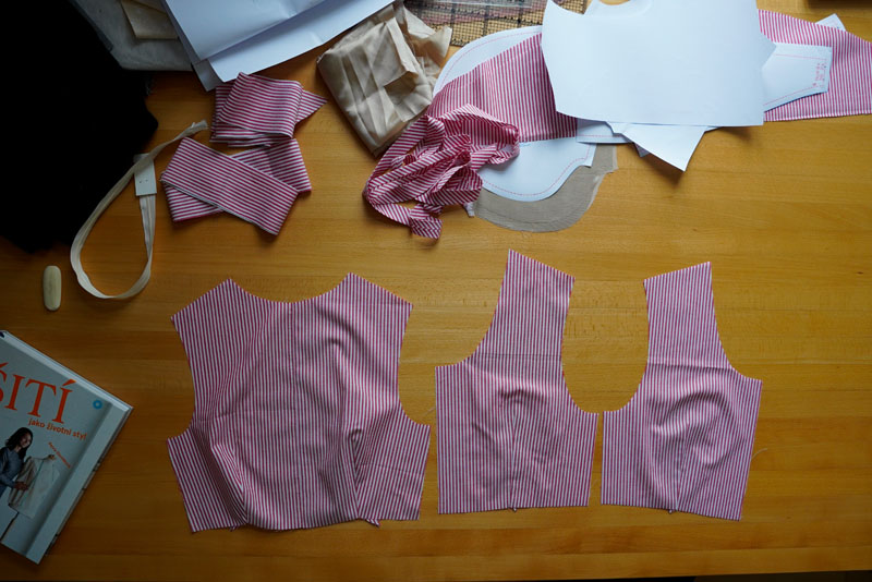 Střih a návod jak ušít dámské maxi šaty - prsní a pasové záševky