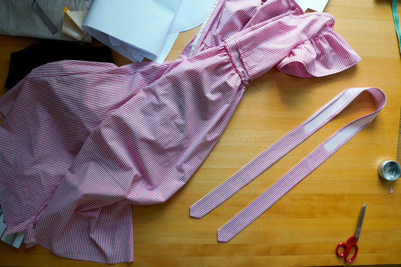 Střih a návod jak ušít dámské maxi šaty - dokončení pásku šatů s vázačkou