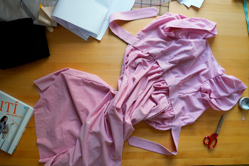 Střih a návod jak ušít dámské maxi šaty - dokončení pásku šatů s vázačkou