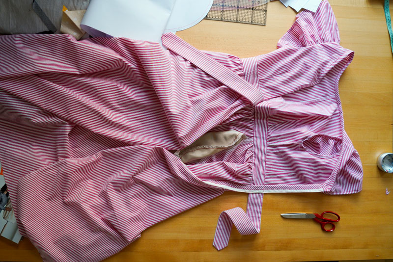 Střih a návod jak ušít dámské maxi šaty - dokončení pásku šatů s vázačkou