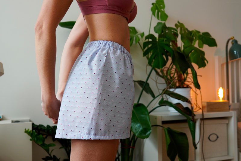 Střih zdarma - jednoduché dámské šortky + video návod na šití krok za krokem