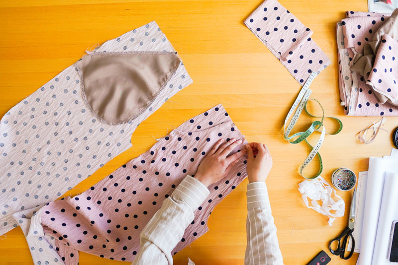 Střih a návod jak ušít dámské široké letní kalhoty UNWIND - vypracování kapsových váčků