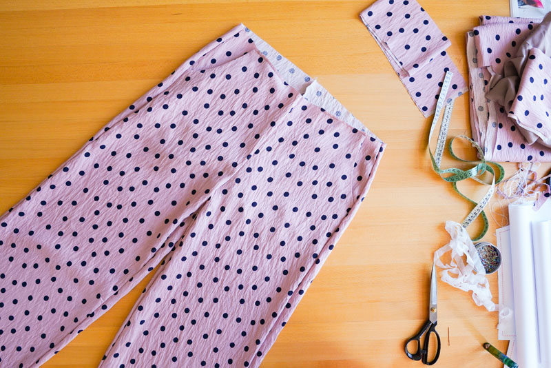 Střih a návod jak ušít dámské široké letní kalhoty UNWIND - Vypracování sedového švu