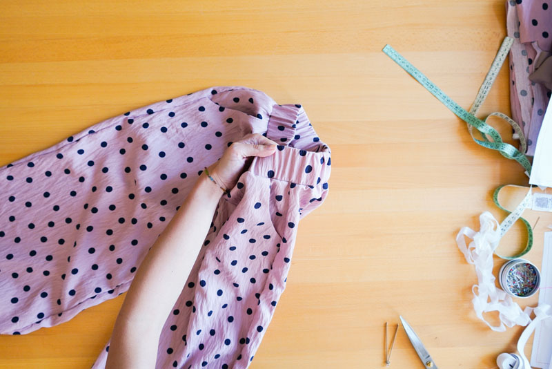 Střih a návod jak ušít dámské široké letní kalhoty UNWIND - Zajištění gumy v pase proti přetáčení