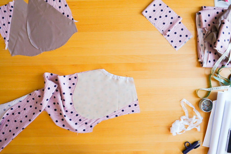 Střih a návod jak ušít dámské široké letní kalhoty UNWIND - vypracování kapsových průhmatů