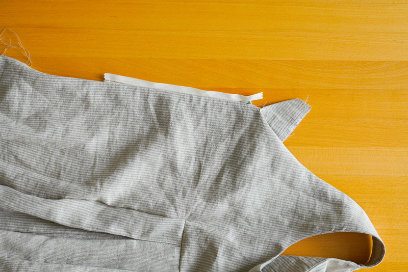 Střih a návod jak ušít pohodlné dámské šaty - skrytý zip