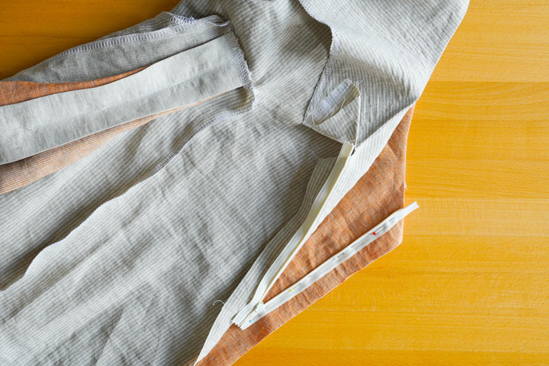 Střih a návod jak ušít pohodlné dámské šaty - skrytý zip