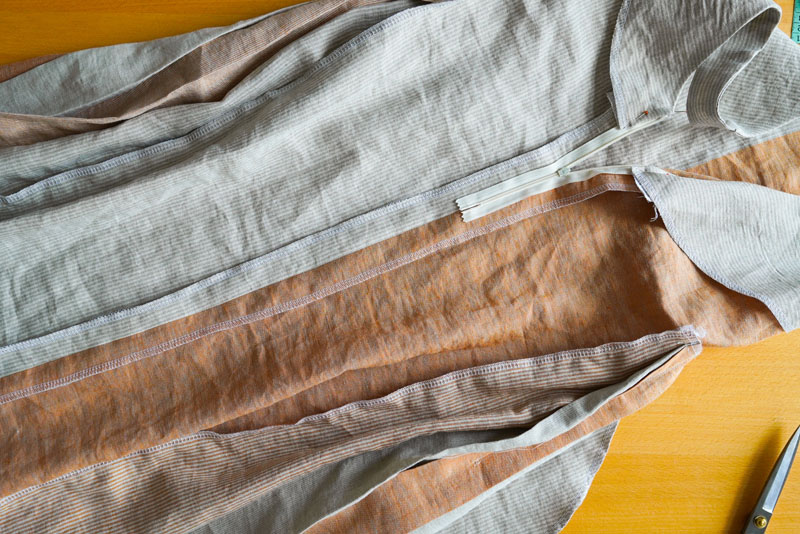 Střih a návod jak ušít pohodlné dámské šaty - zadní středový šev