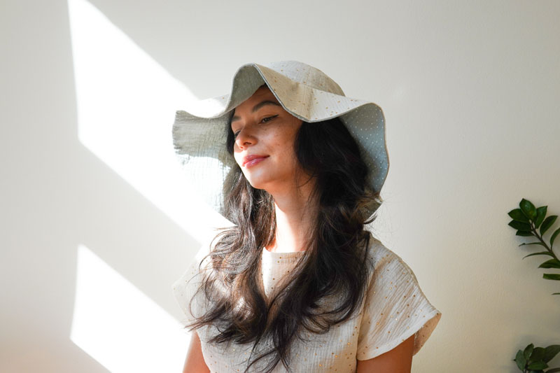 Střih a návod jak ušít oboustranný letní dámský klobouk se širokou krempou