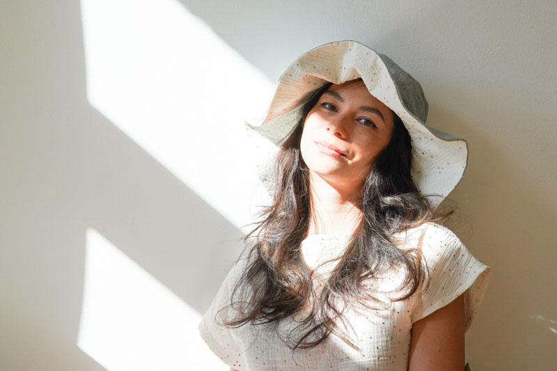 Střih a návod jak ušít oboustranný letní dámský klobouk se širokou krempou