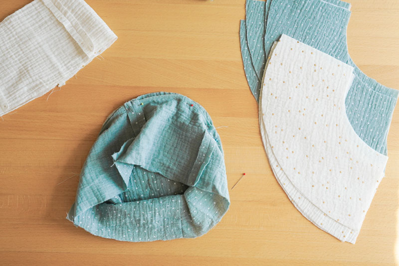 Střih a podrobný foto návod jak ušít oboustranný klobouk