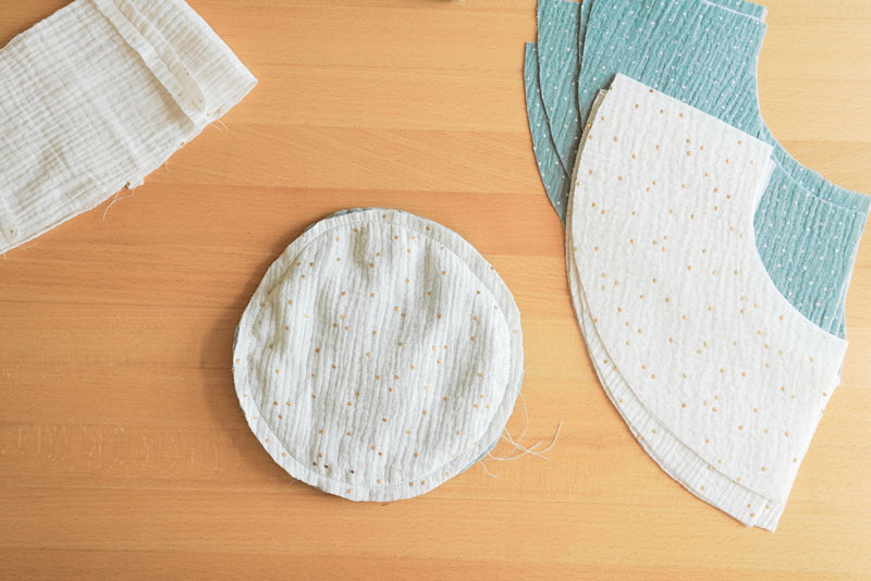 Střih a podrobný foto návod jak ušít oboustranný klobouk