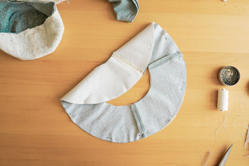 Střih a podrobný foto návod jak ušít oboustranný klobouk