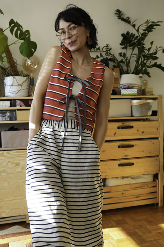 Střih a návod na dámskou oboustrannou vestu - jednoduché šití i pro začátečníky