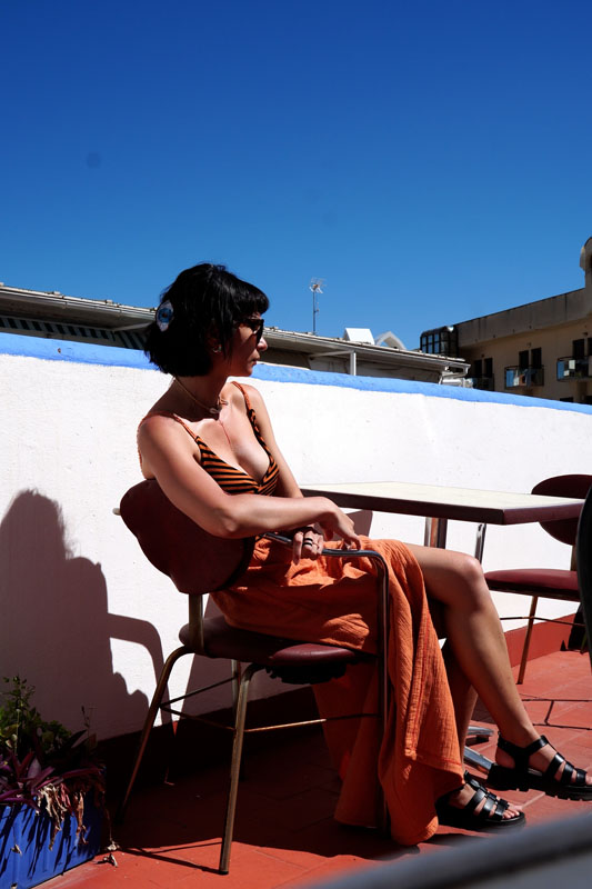 Jak ušít jednoduché dámské maxi šaty s překřížením přes prsa