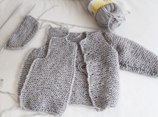 Pletený svetřík pro miminko