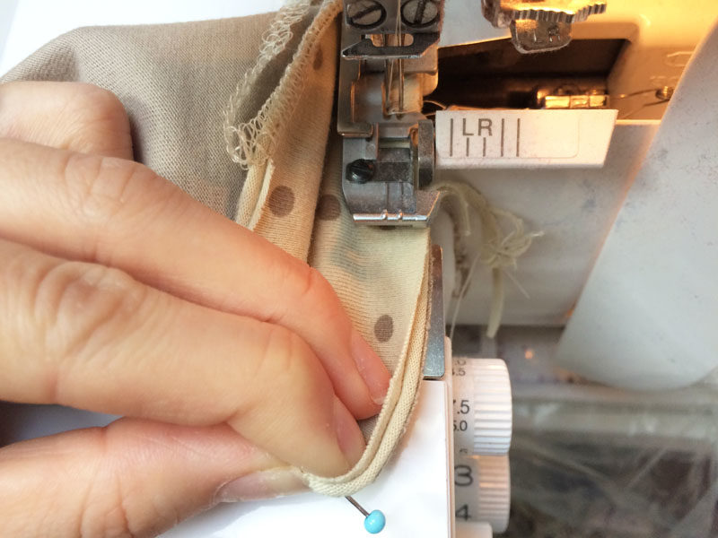 Návod na šití raglánového trika - manžety do rukávů