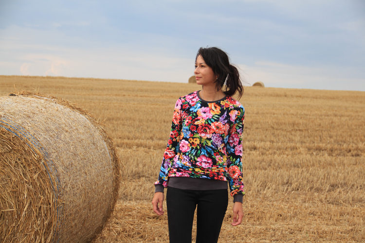 Střih na jednoduchou dámskou mikinu