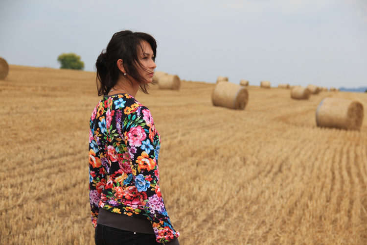 Střih na jednoduchou dámskou mikinu