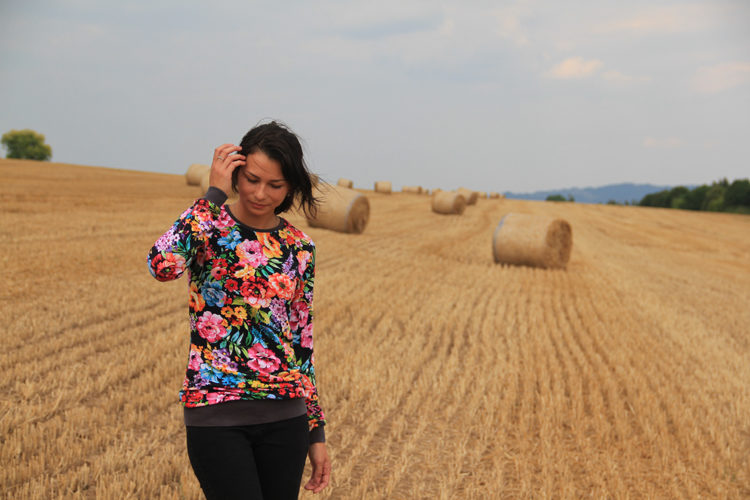 Střih na dámskou mikinu