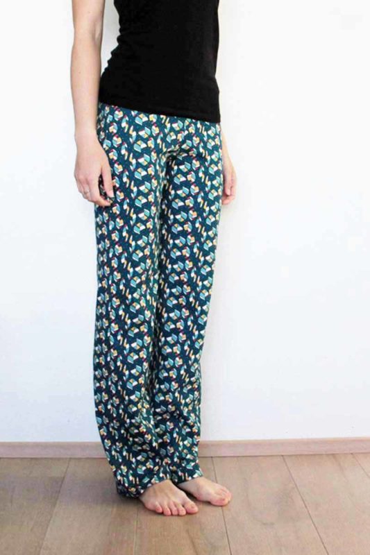 Střih na jednoduché dámské tepláky BASIC