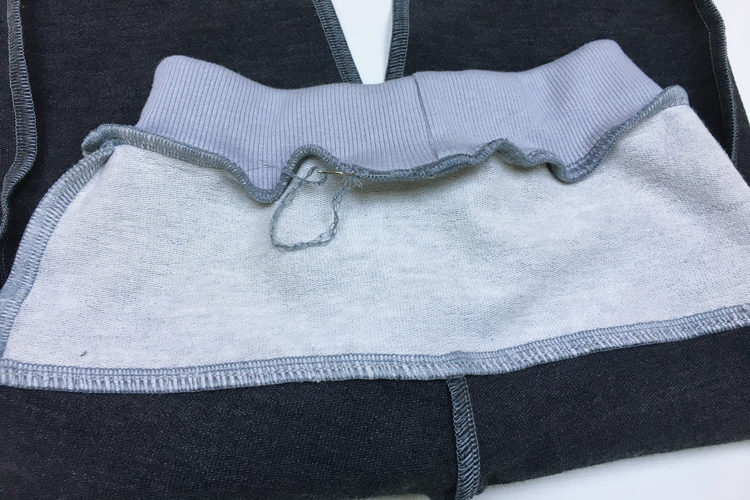 Střih na dětské tepláky se sedlem a kapsami - návod jak ušít tepláky krok za krokem