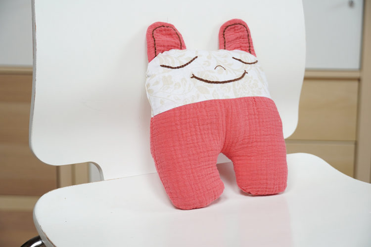 Návod jak ušít dětskou hračku - mazlící mumínek + střih zdarma