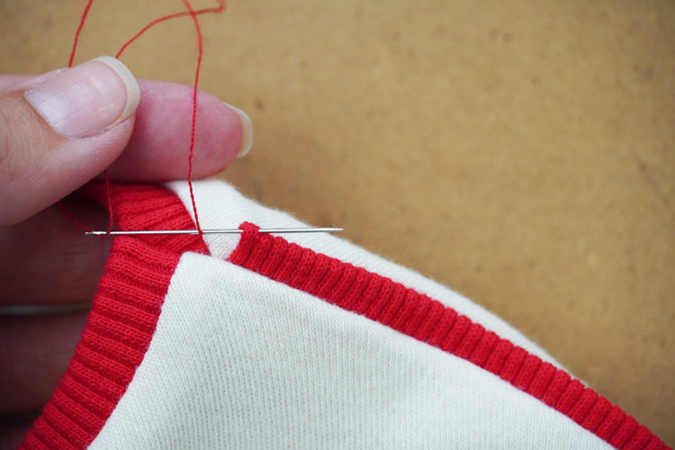 Střih na dámské krátké tričko / mikinu ve stylu crop - návod na šití