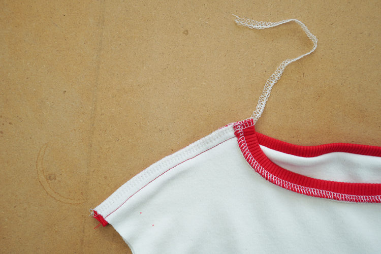 Střih na dámské krátké tričko / mikinu ve stylu crop - návod na šití