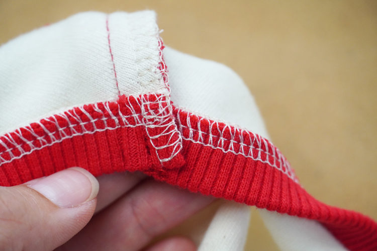 Střih na dámské krátké tričko / mikinu ve stylu crop - návod na šití