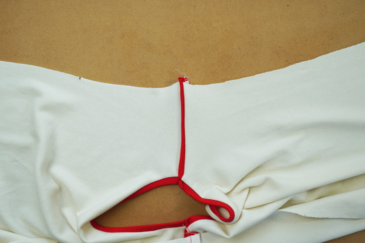 Střih na dámské krátké tričko / mikinu ve stylu crop - návod na šití