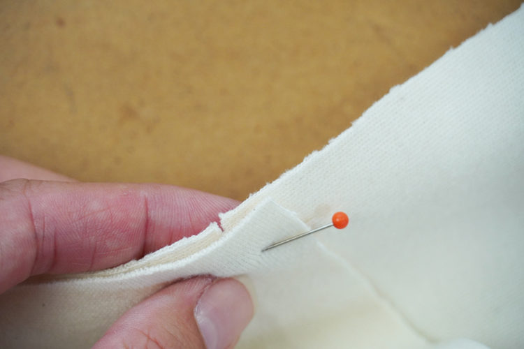 Střih na dámské krátké tričko / mikinu ve stylu crop - návod na šití