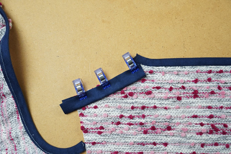 Střih na dámskou tričko - mikinu + detailní foto návod jak ušít mikinu zdarma