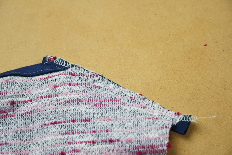 Střih na dámskou tričko - mikinu + detailní foto návod jak ušít mikinu zdarma