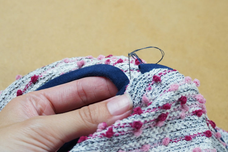 Střih na dámskou tričko - mikinu + detailní foto návod jak ušít mikinu zdarma