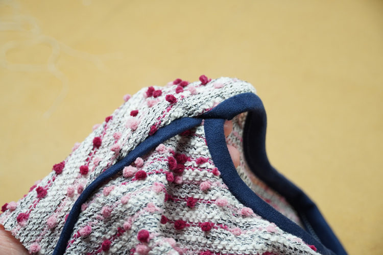 Střih na dámskou tričko - mikinu + detailní foto návod jak ušít mikinu zdarma