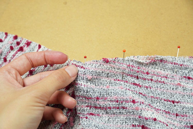 Střih na dámskou tričko - mikinu + detailní foto návod jak ušít mikinu zdarma