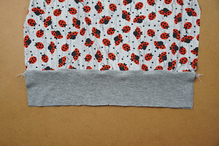 Střih na dětské šaty s dlouhým rukávem, kapsami a sukni se sklady+ návod jak ušít sukni krok za krokem