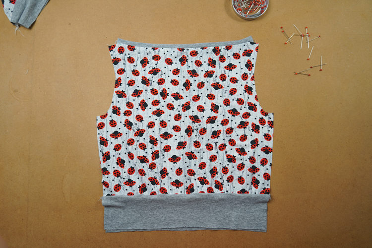 Střih na dětské šaty s dlouhým rukávem, kapsami a sukni se sklady+ návod jak ušít sukni krok za krokem