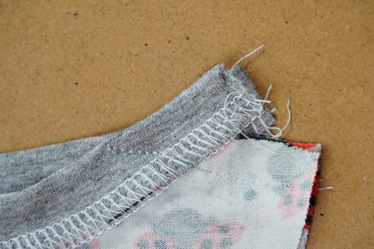 Střih na dětské šaty s dlouhým rukávem, kapsami a sukni se sklady+ návod jak ušít sukni krok za krokem