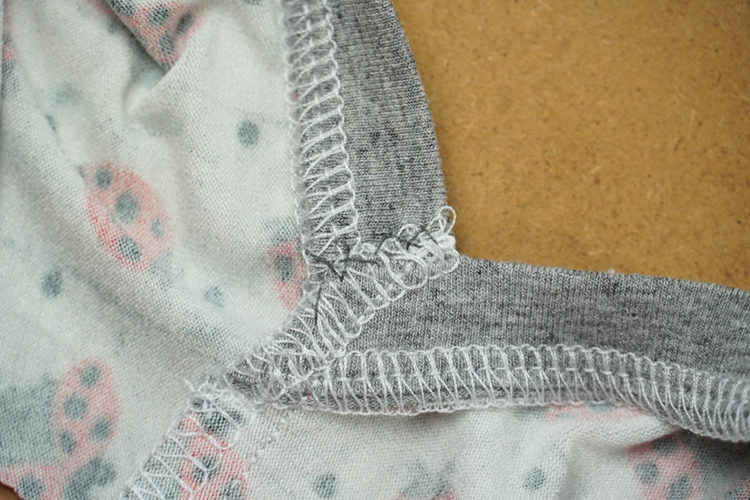 Střih na dětské šaty s dlouhým rukávem, kapsami a sukni se sklady+ návod jak ušít sukni krok za krokem