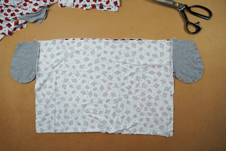 Střih na dětské šaty s dlouhým rukávem, kapsami a sukni se sklady+ návod jak ušít sukni krok za krokem