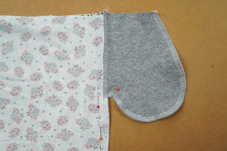 Střih na dětské šaty s dlouhým rukávem, kapsami a sukni se sklady+ návod jak ušít sukni krok za krokem